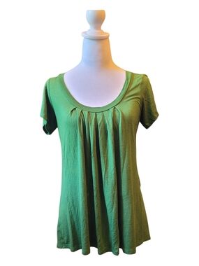 Pleated Scoop Neck Short Sleeve Top — Green